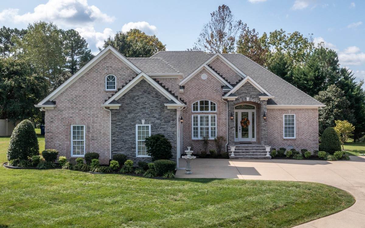 1004 Briarwood Dr - Photo 1