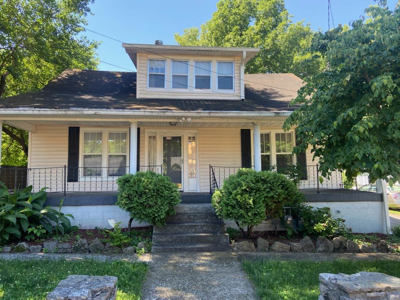1218 Chester Ave - Photo 1