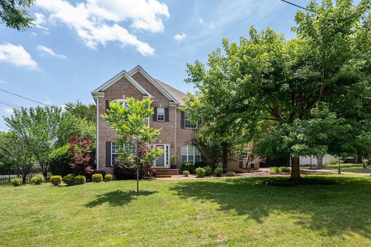 300 Walpole Ct - Photo 1