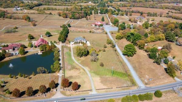 1616 Long Hollow Pike - Photo 1