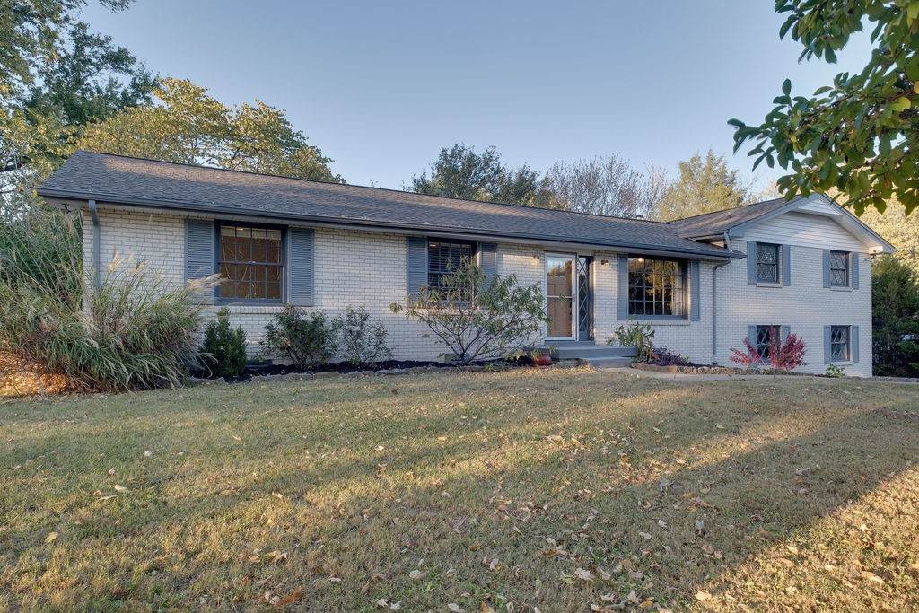 139 Wessington Pl - Photo 1
