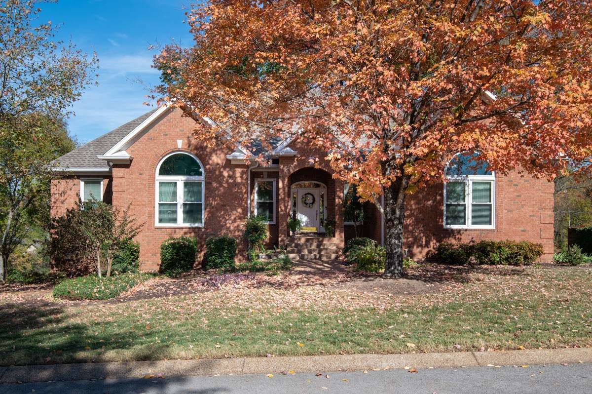 1925 Vicksburg Ln - Photo 1