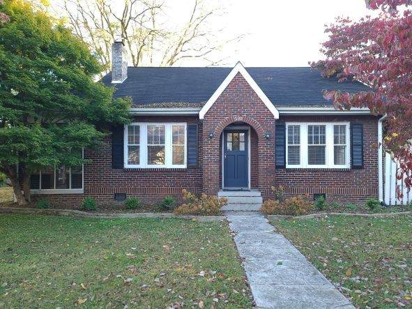 205 Kingwood Dr - Photo 1