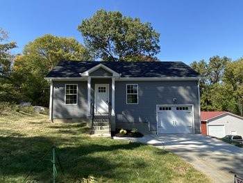 211 Cave St - Photo 1