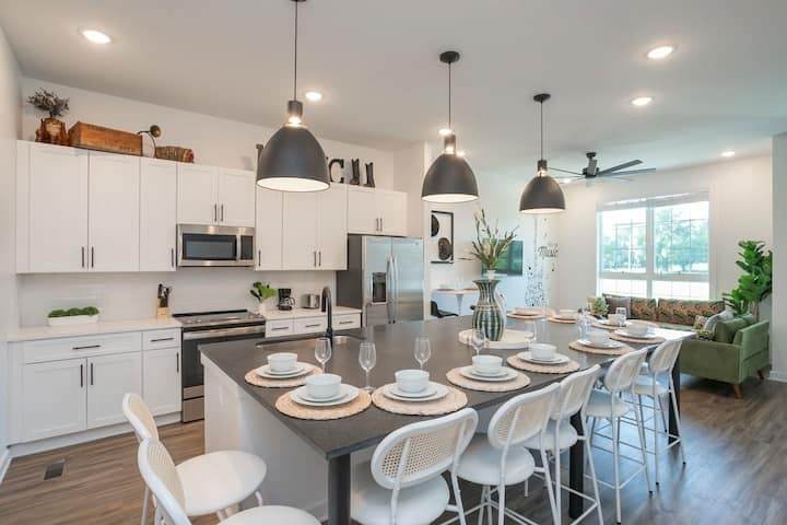 738 Douglas Ave - Photo 1