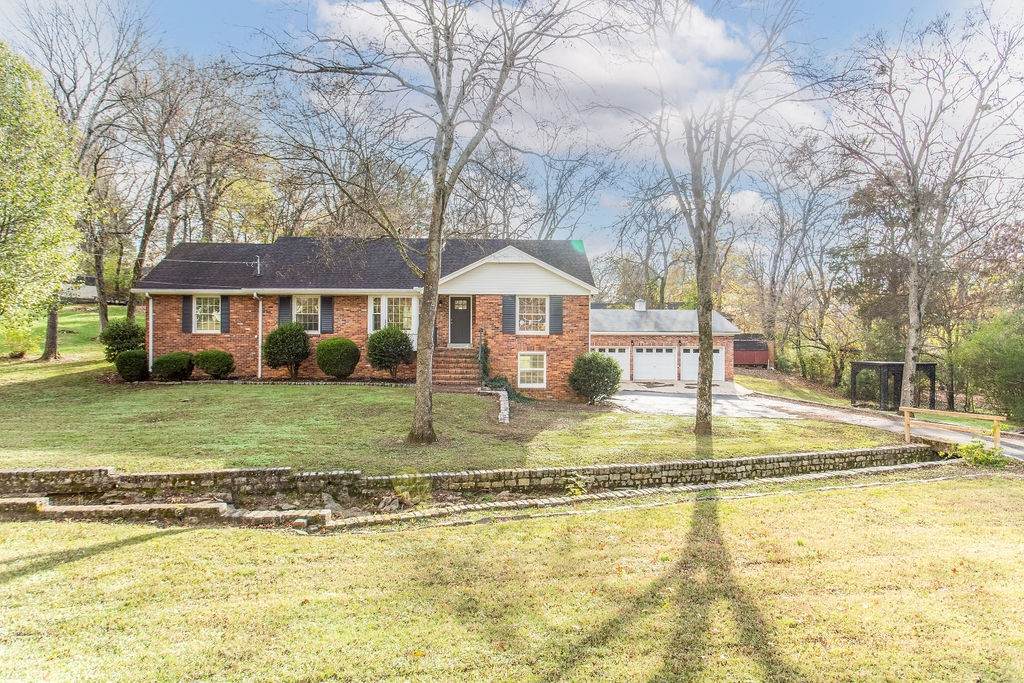 1017 Jasperson Dr - Photo 1