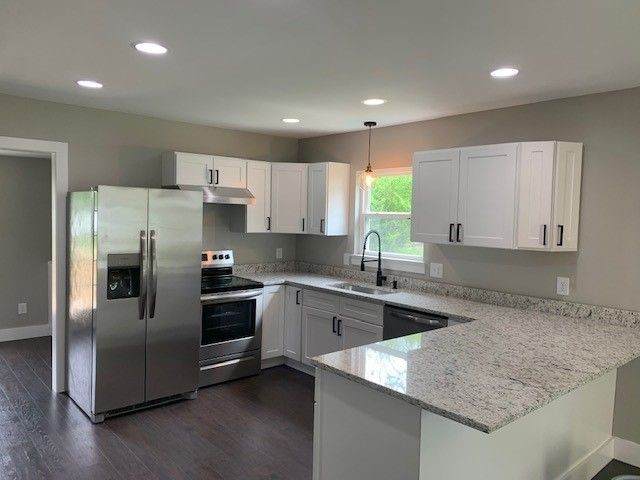 205 Park Cir - Photo 1