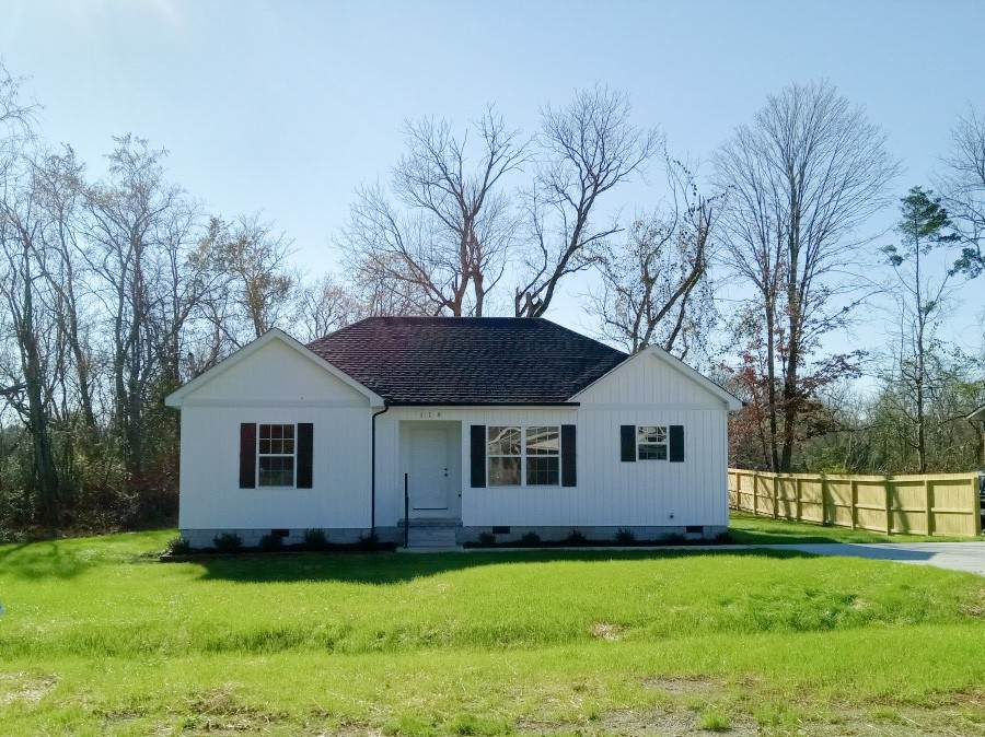 118 Swann Ave - Photo 1