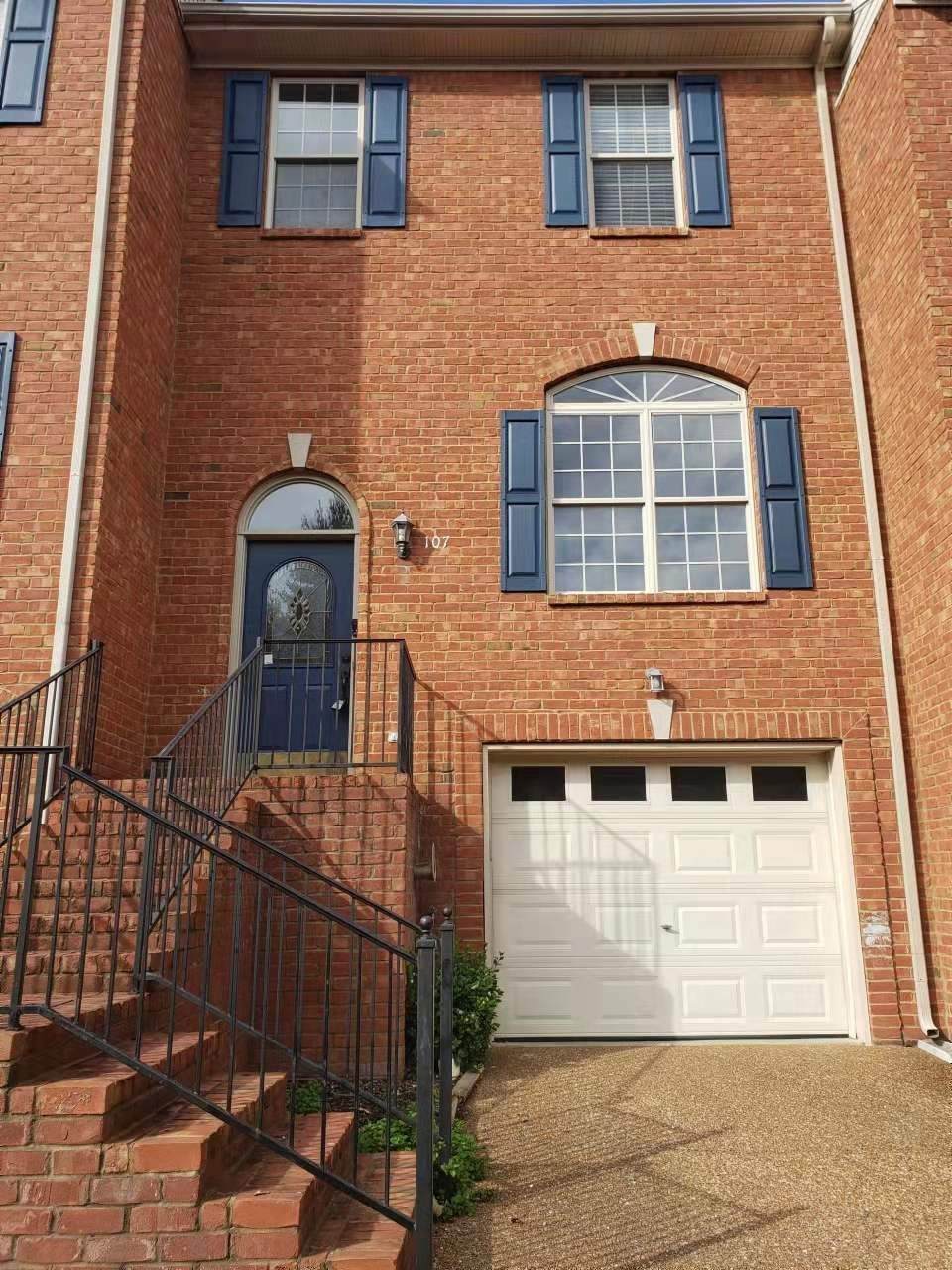 107 Carriage Ct - Photo 1