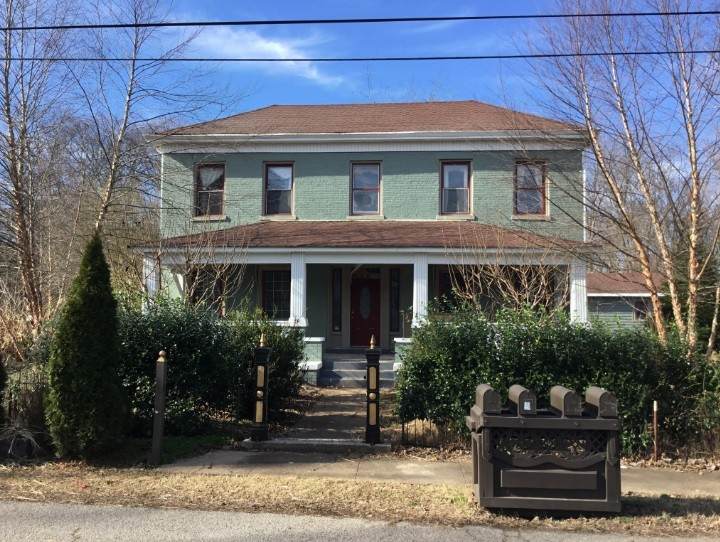 412 Beech St - Photo 1