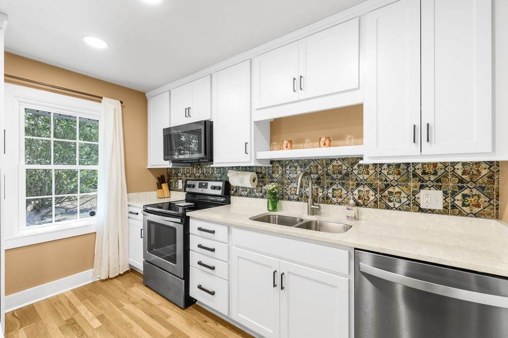 510 Basswood Ave - Photo 1