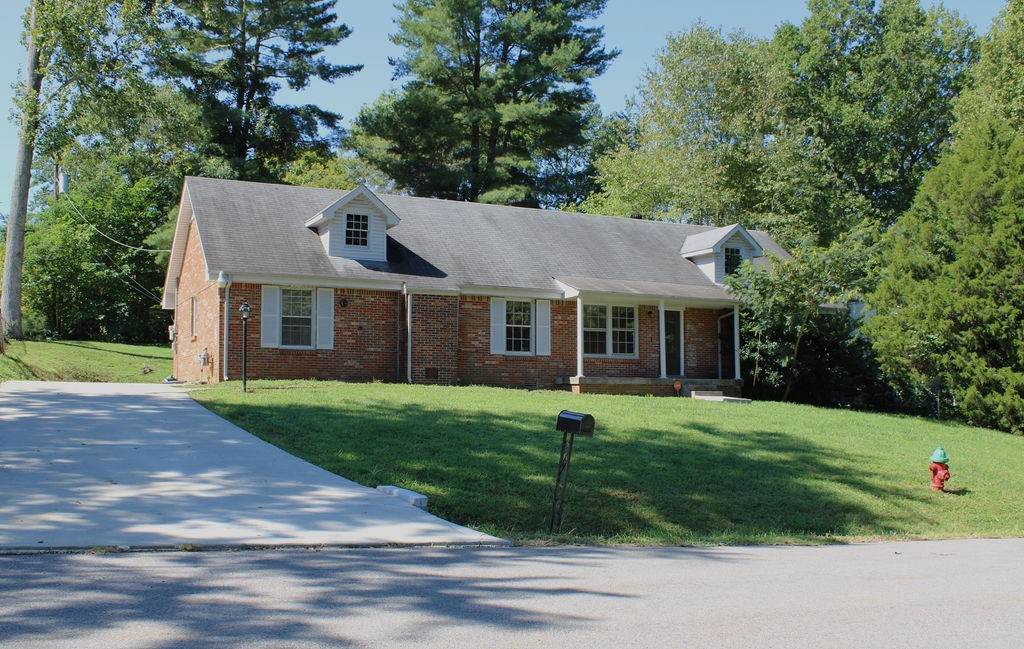 110 Nottingham Pl - Photo 1