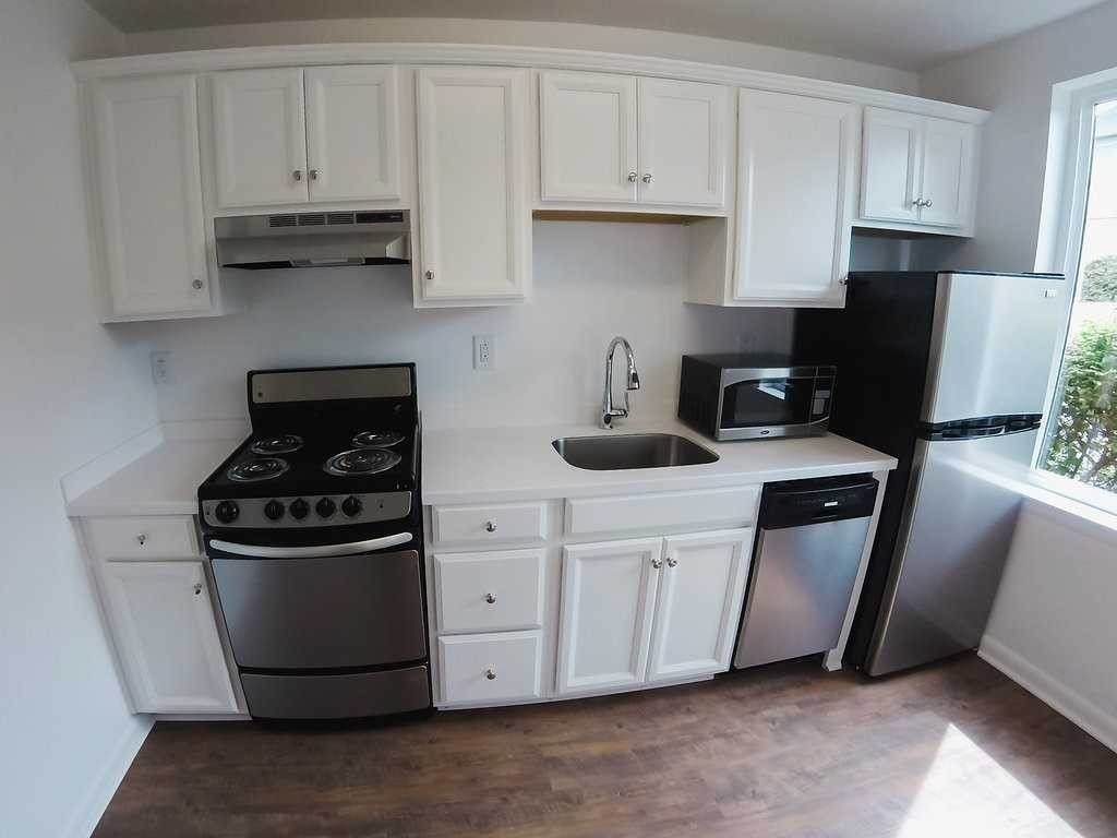 215 Louise Ave - Photo 1