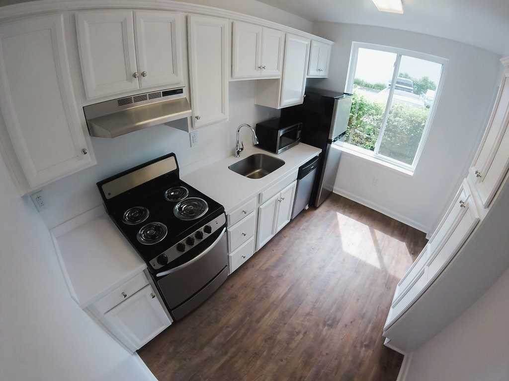 215 Louise Ave - Photo 1