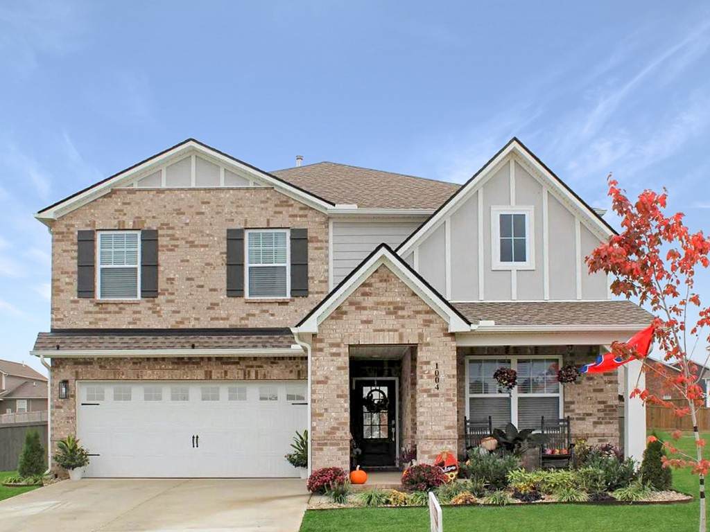 1004 Cunningham Cir - Photo 1