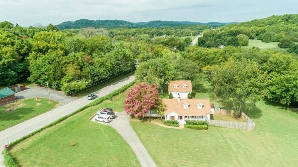 2715 Standing Oak Dr - Photo 1