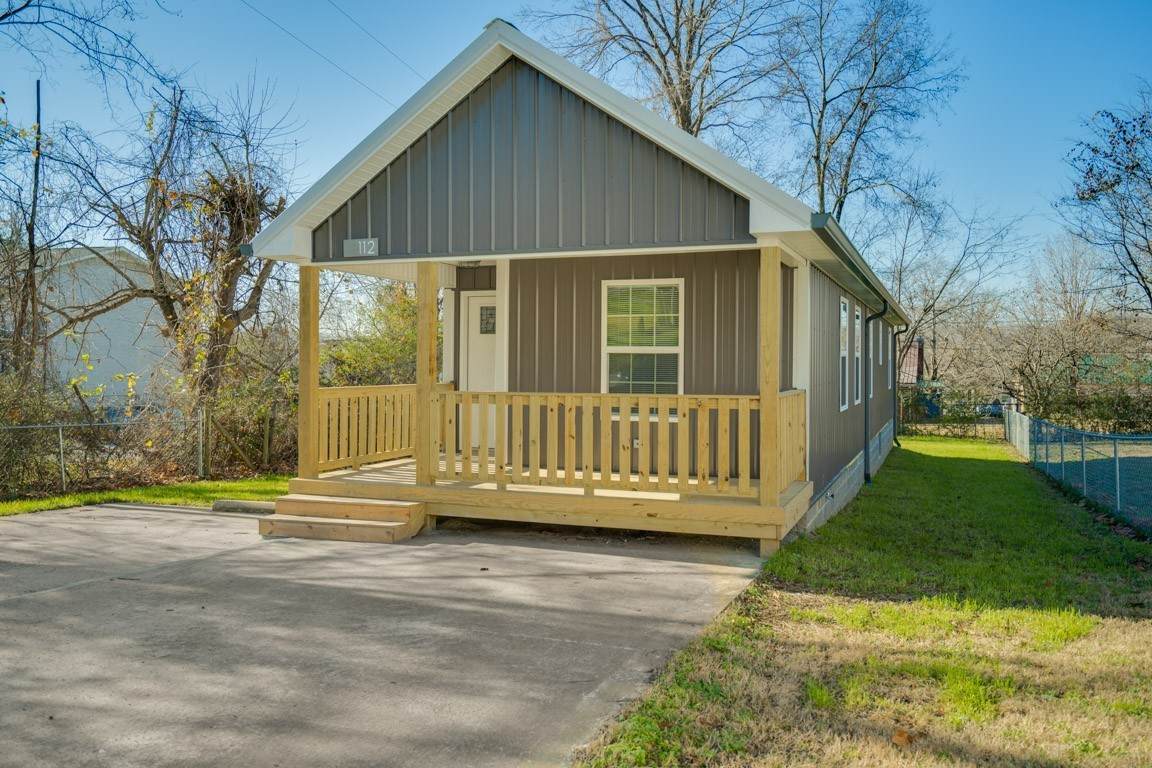 112 Oak St - Photo 1