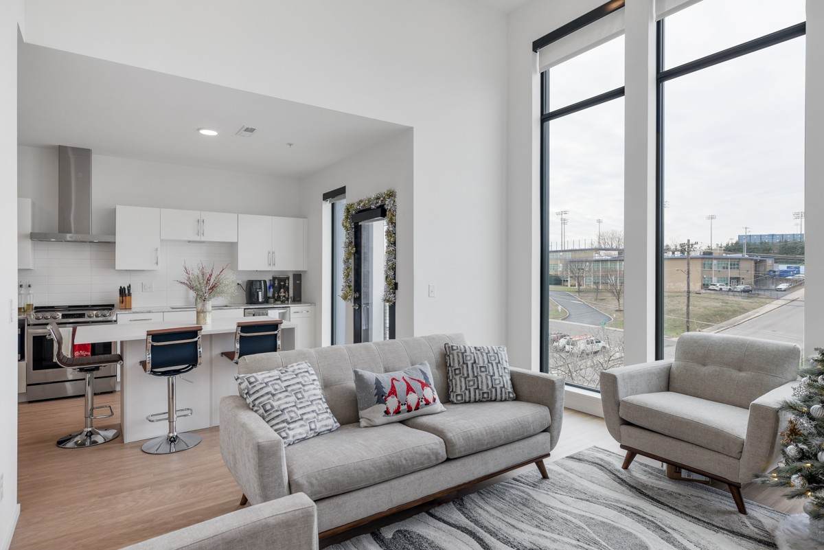 806 Olympic St - Photo 1