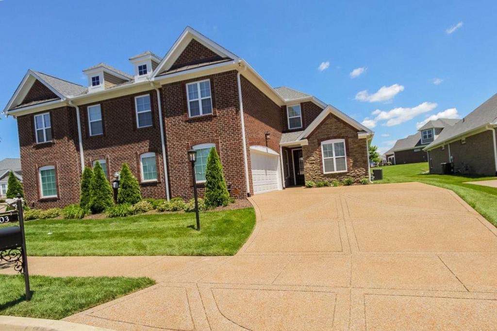 1203 Chickadee Cir - Photo 1