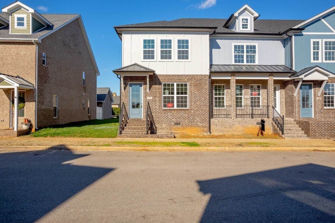 136 Savannah Ave - Photo 1