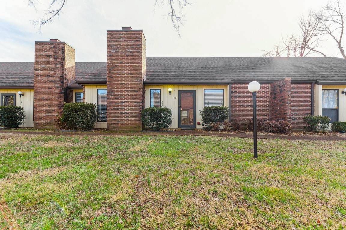 112 Castlewood Ln - Photo 1
