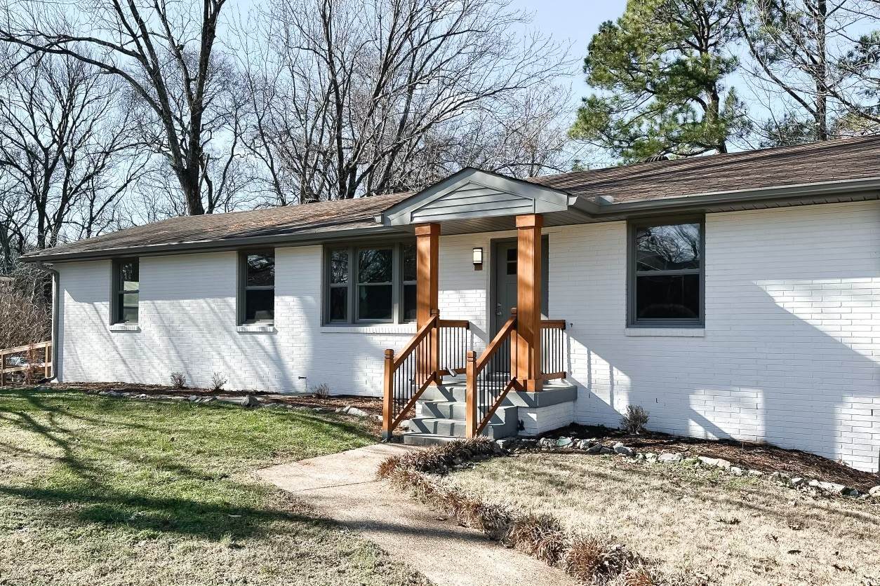 4913 Millerwood Dr - Photo 1
