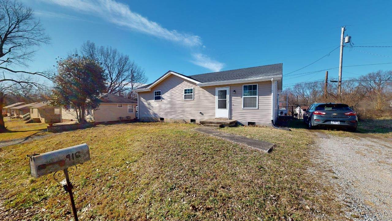 916 Oak Ln - Photo 1