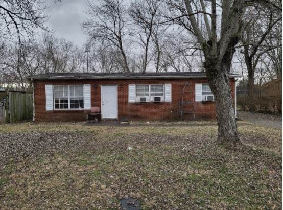 2306 Sycamore Cir - Photo 1
