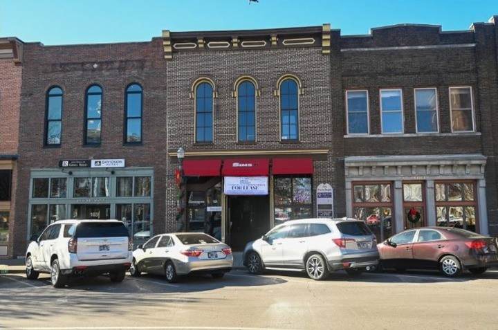 105 N Maple St - Photo 1