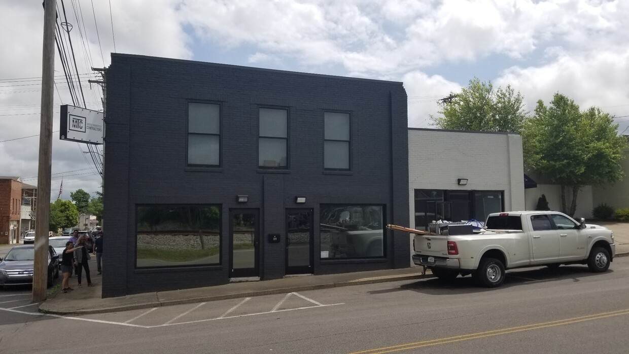 105 W Railroad St - Photo 1