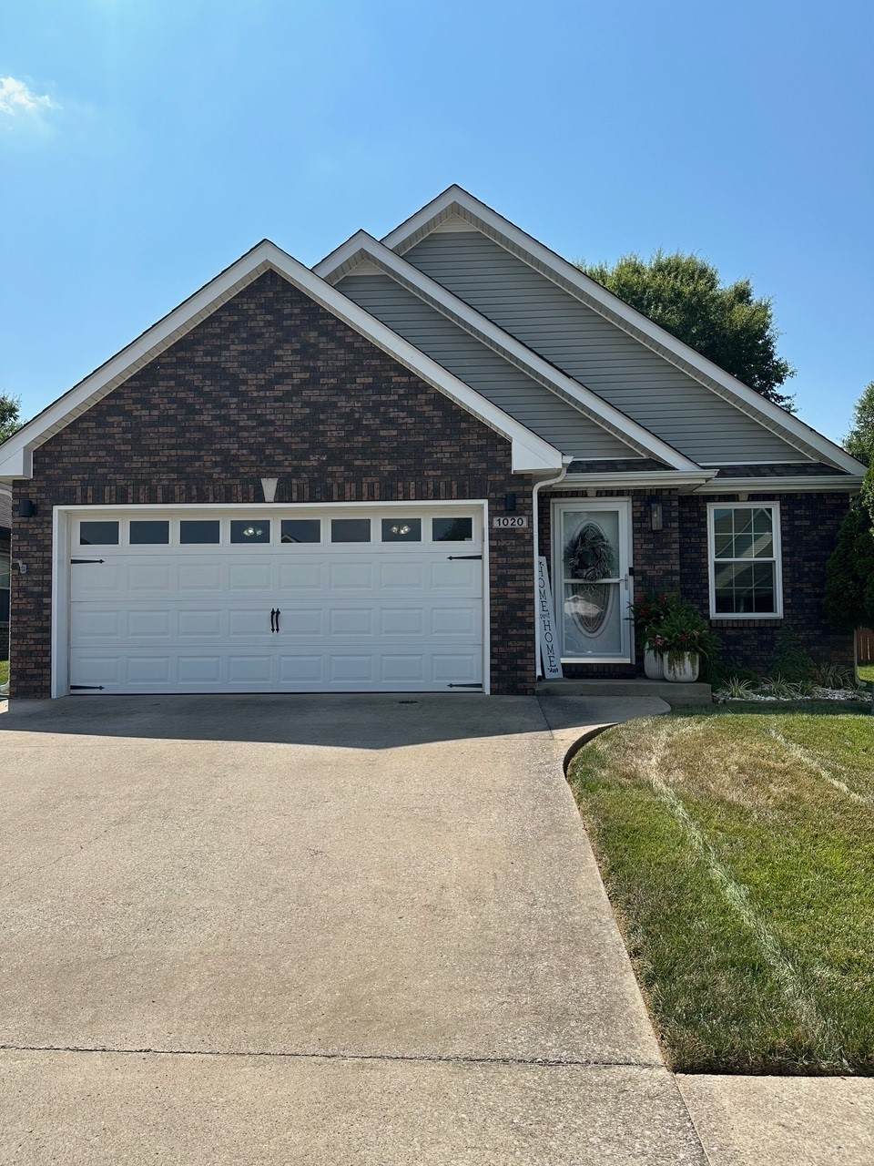 1020 Hendricks Ct - Photo 1