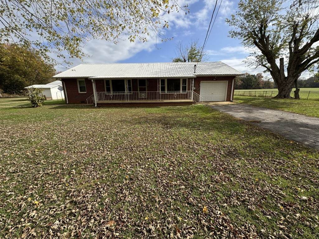 1304 Oak Grove Rd - Photo 1