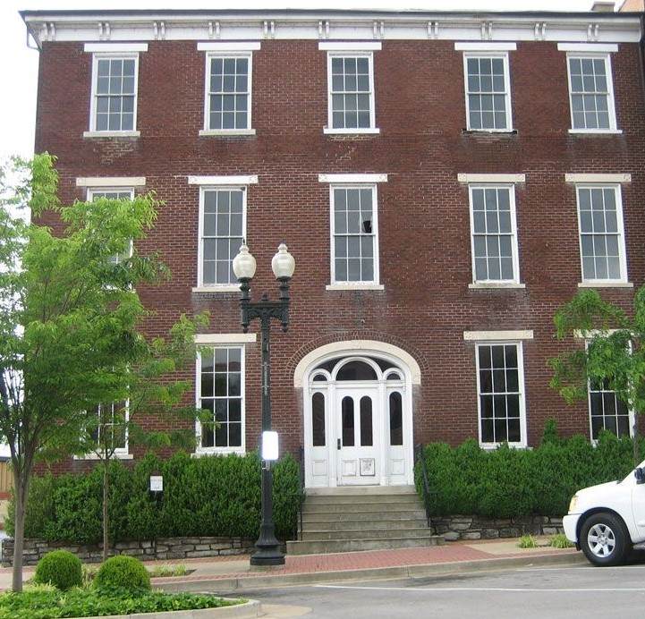 706 N Main St - Photo 1