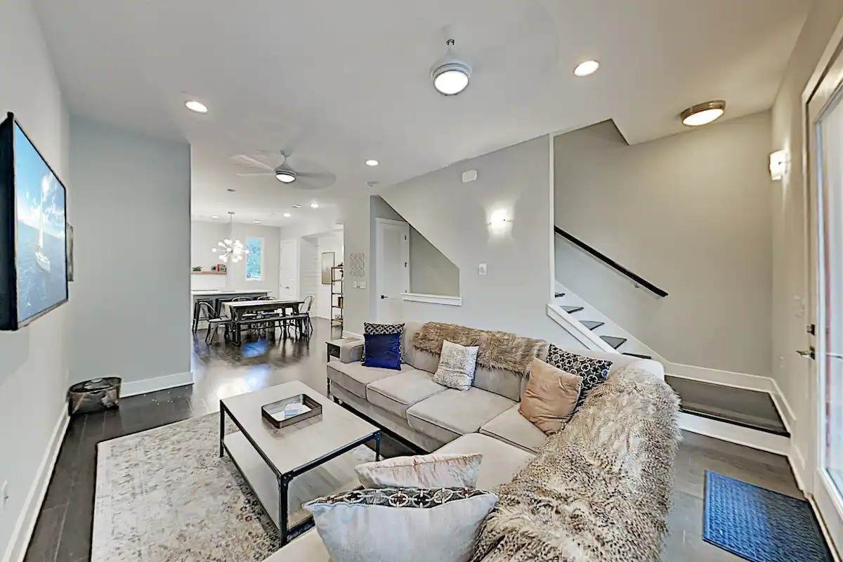 2410 Meharry Blvd - Photo 1