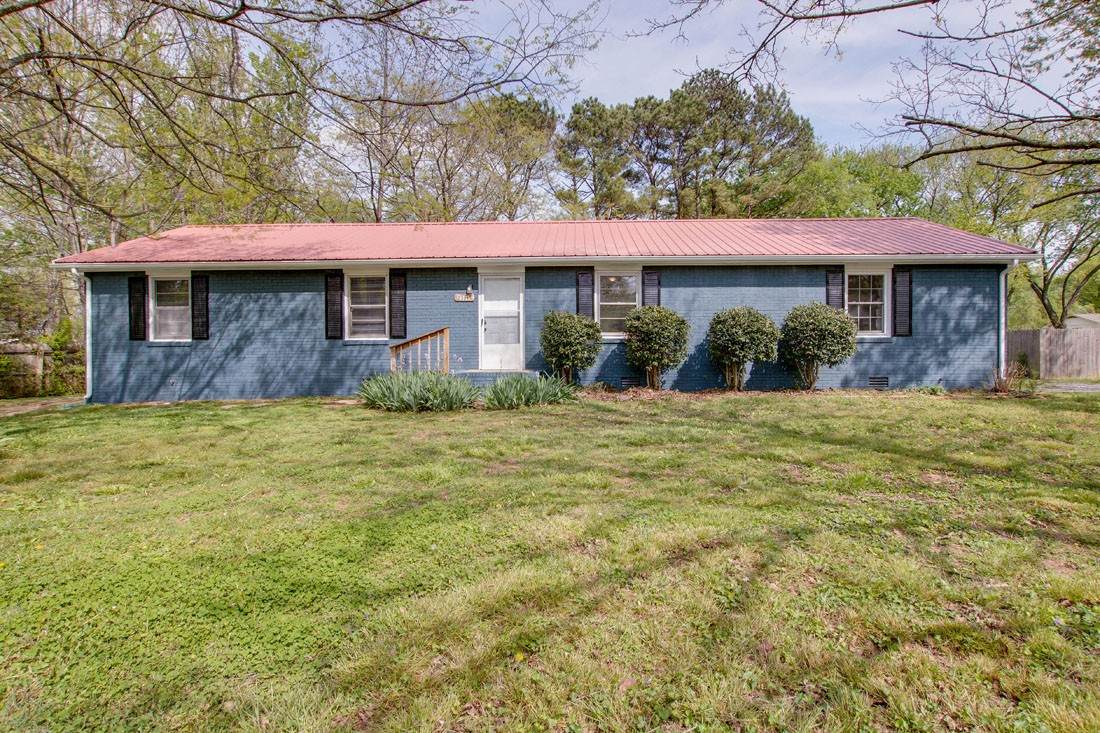 2301 Reidhurst Dr - Photo 1
