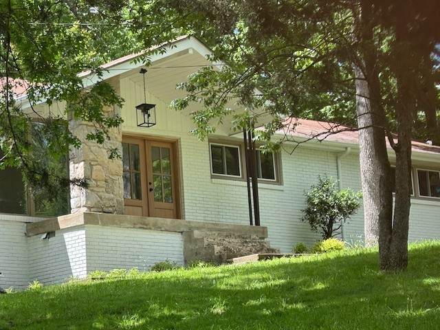 909 Plateau Pkwy - Photo 1