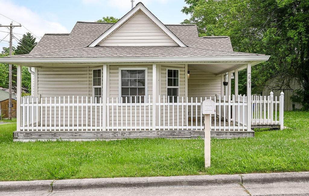 221 East Street - Photo 1