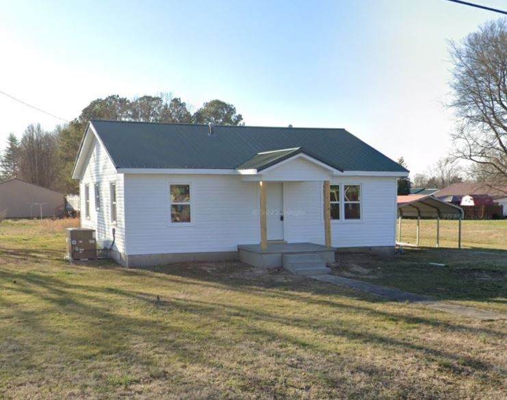 330 S Walnut St - Photo 1