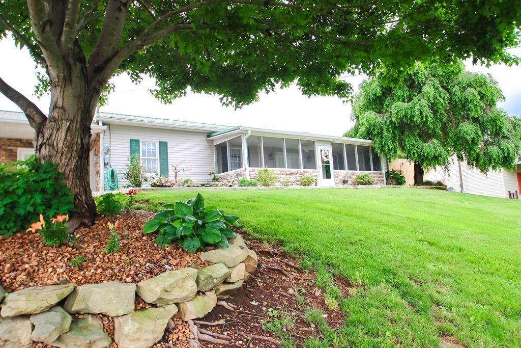 1375 Roberts Matthews Hwy - Photo 1