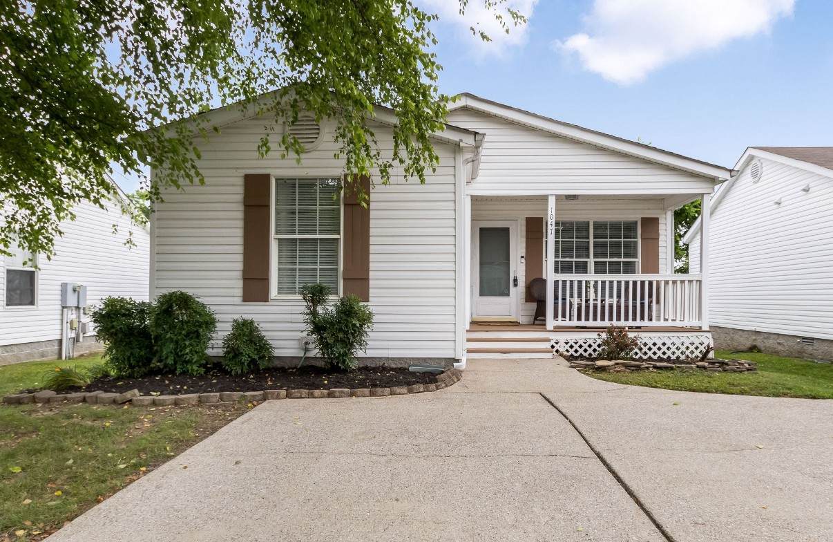 1047 Brittany Park Dr - Photo 1
