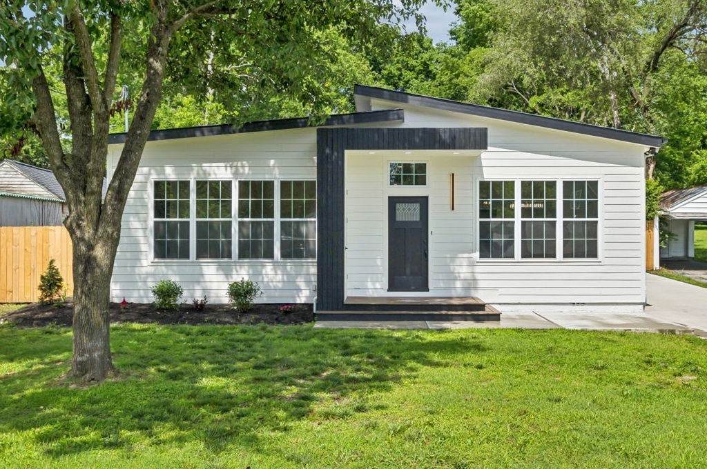 3003 Louise Dr - Photo 1