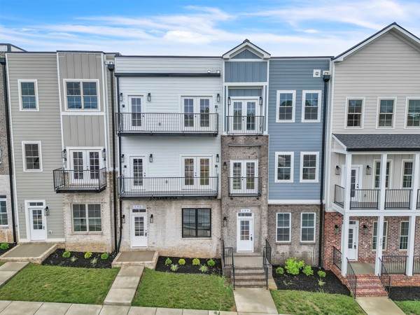 195 Charleston Ave - Photo 1