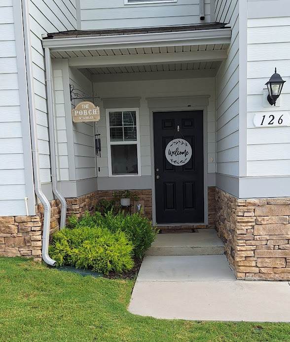 126 Townsend Ave - Photo 1
