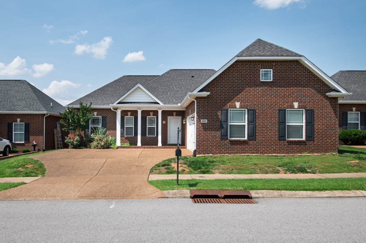 605 Indian Ridge Cir - Photo 1
