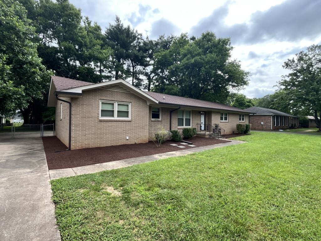 223 Ridgecrest Dr - Photo 1