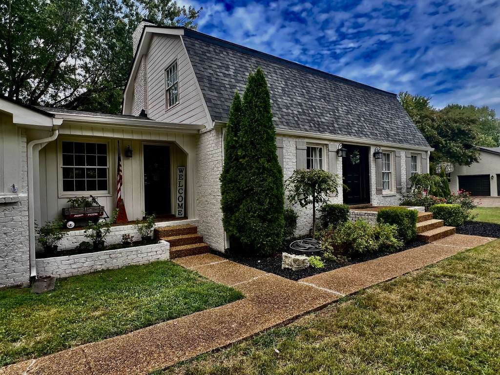 2215 Creekside Ln - Photo 1