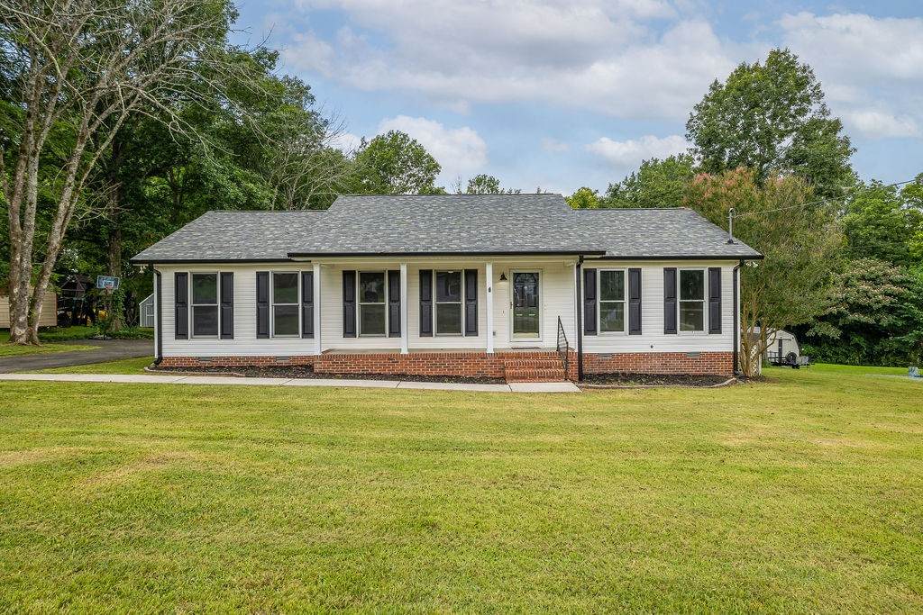 1508 Raby Ave - Photo 1