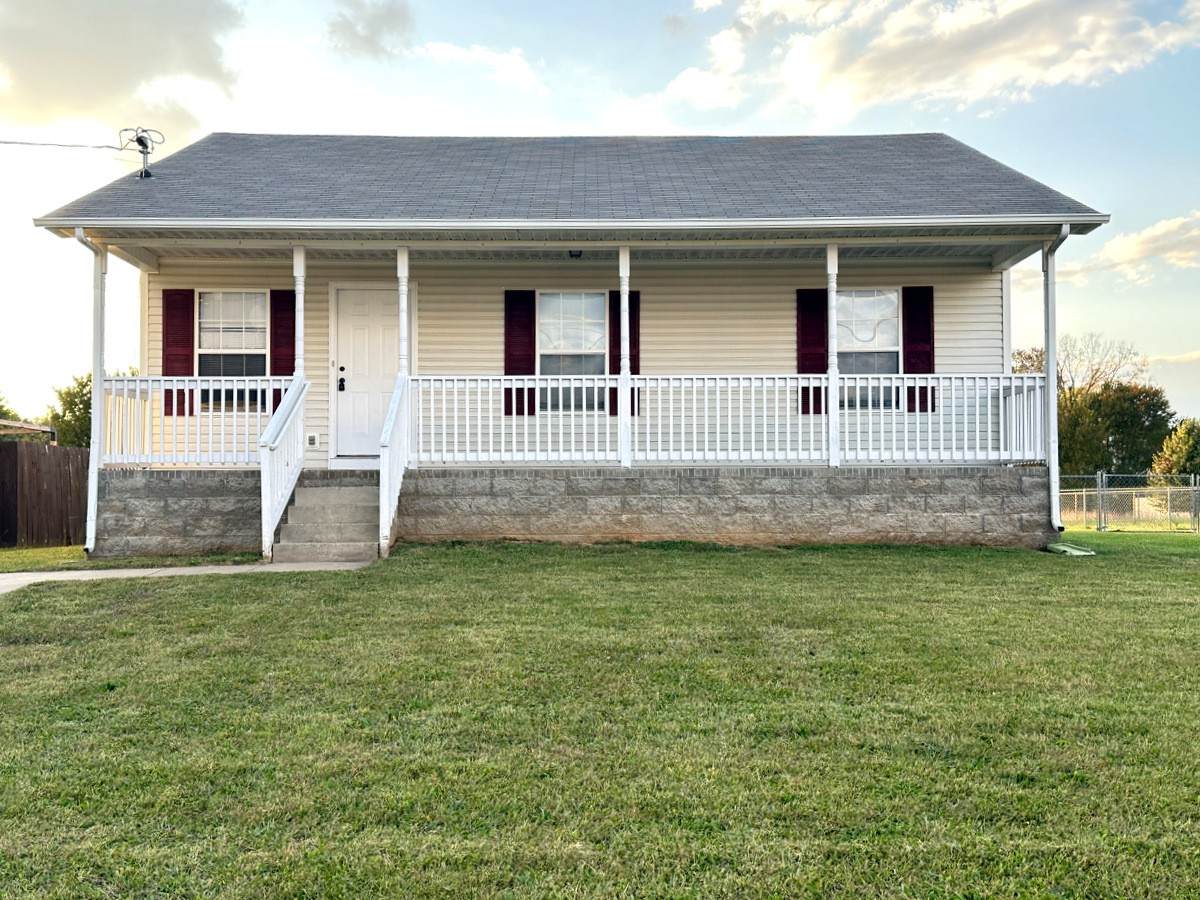 202 Jenna Ave - Photo 1