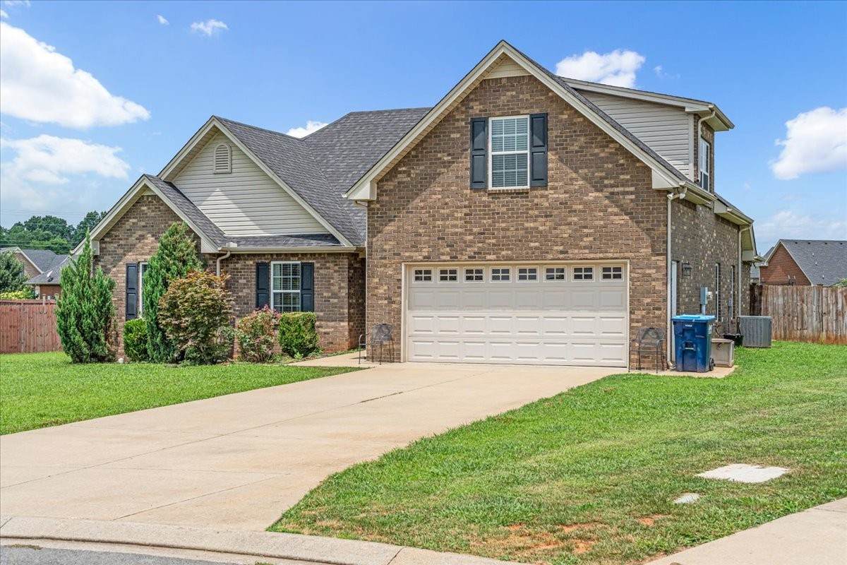 2905 Daytona Ct - Photo 1