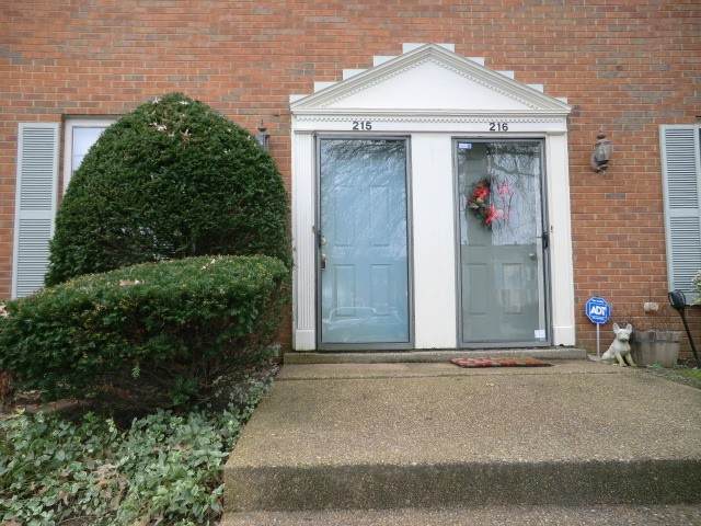 215 Brentwood Pt - Photo 1